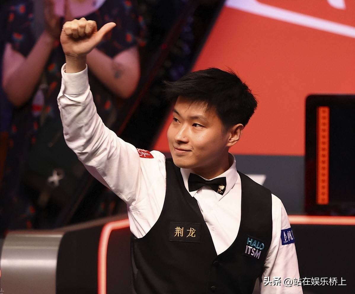 一脚上显得 一脚上显得